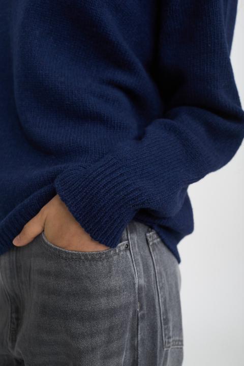 Maglia collo alto costine blu - Autunno - Inverno 2025 | Brend