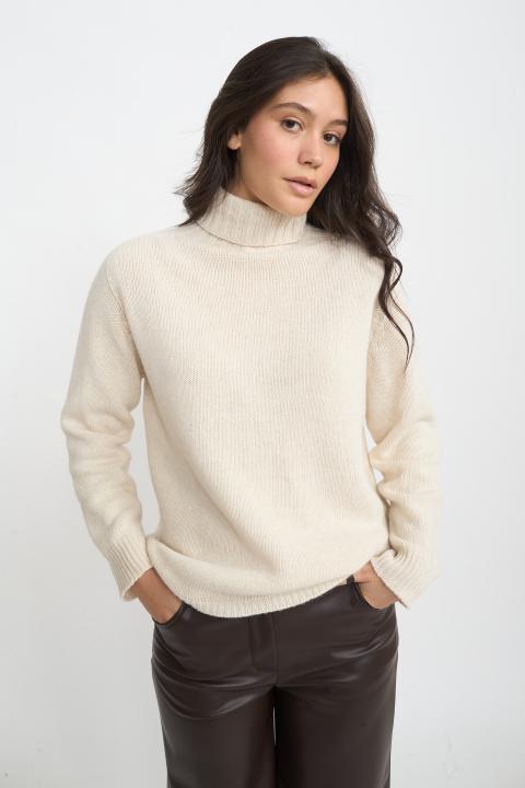 Maglia collo alto costine calce - Autunno - Inverno 2025 | Brend