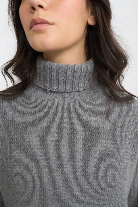 Maglia collo alto costine grigio - Autunno - Inverno 2025 | Brend