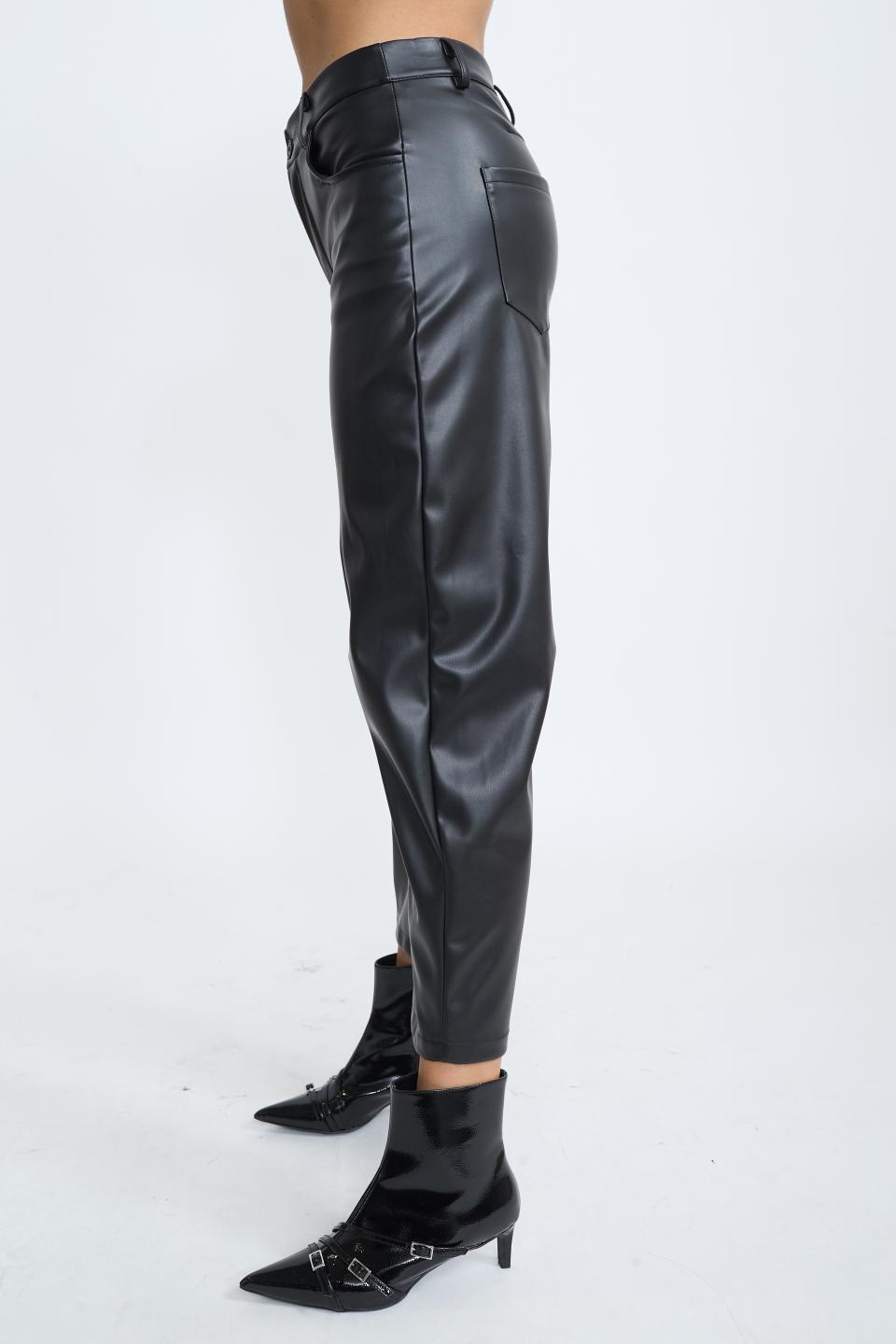 Pantalone barrel effetto pelle nero - Autunno - Inverno 2025 | Brend