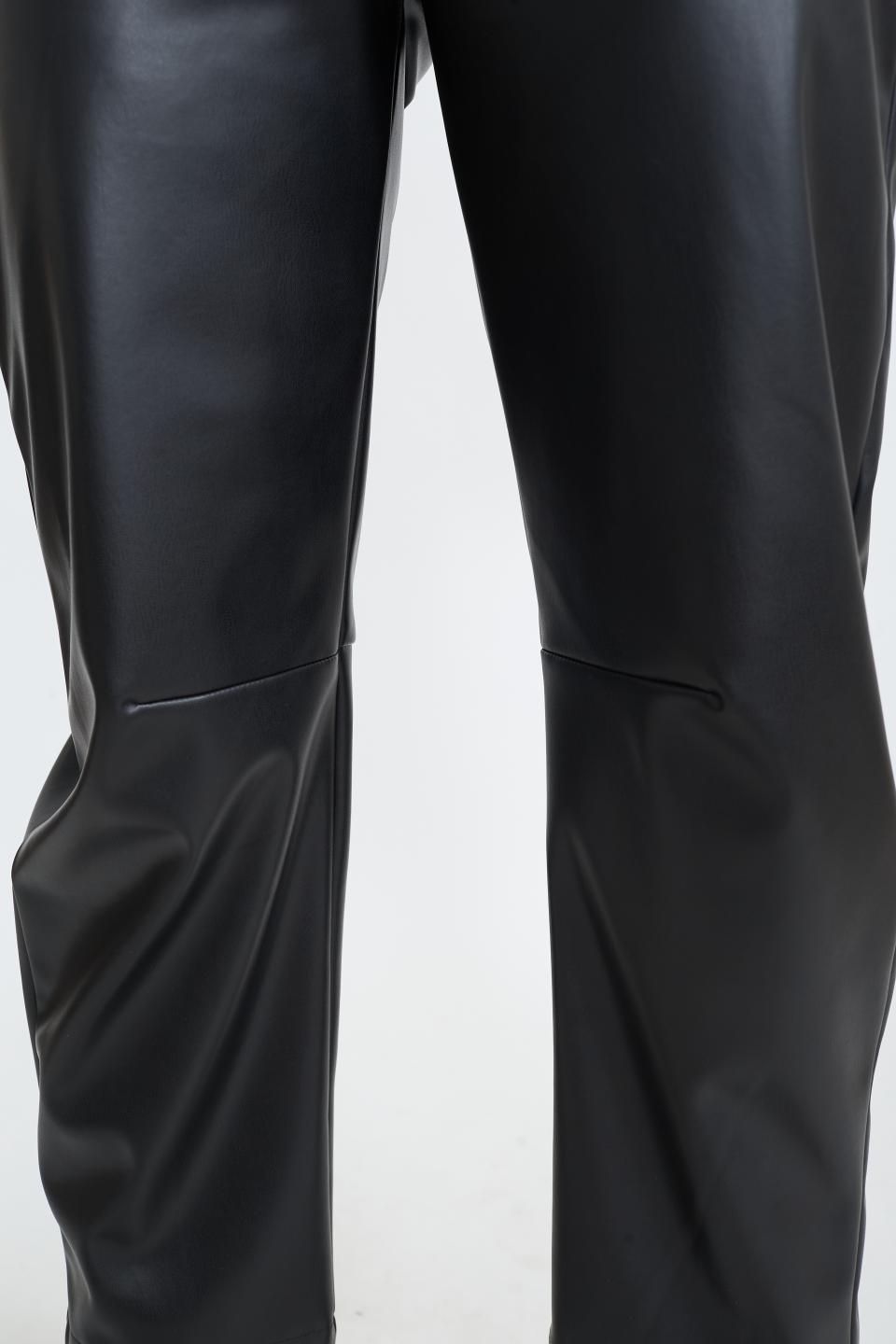 Pantalone barrel effetto pelle nero - Autunno - Inverno 2025 | Brend
