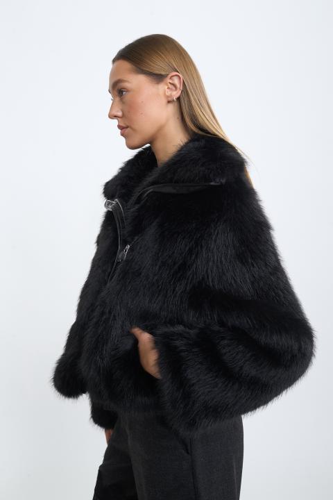 Pelliccia modello chiodo nero - Autunno - Inverno 2025 | Brend