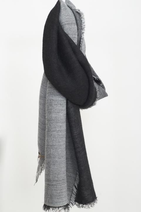 Sciarpa sfrangiata bicolore nero - Autunno - Inverno 2025 | Brend