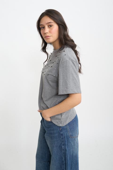 T-shirt borchie e strass grigio - Autunno - Inverno 2025 | Brend