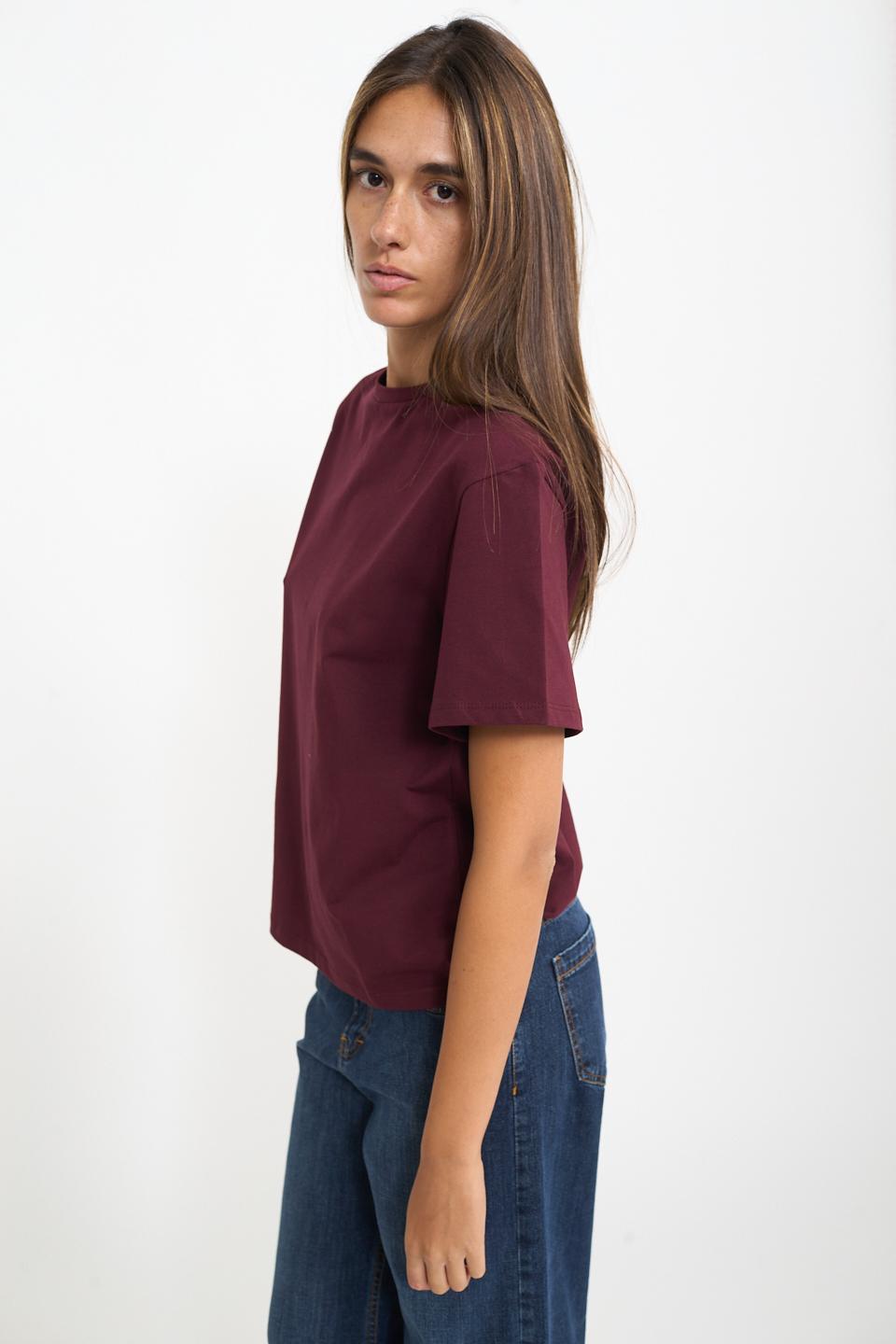 T-shirt over burgundy - Autunno - Inverno 2026 | Brend