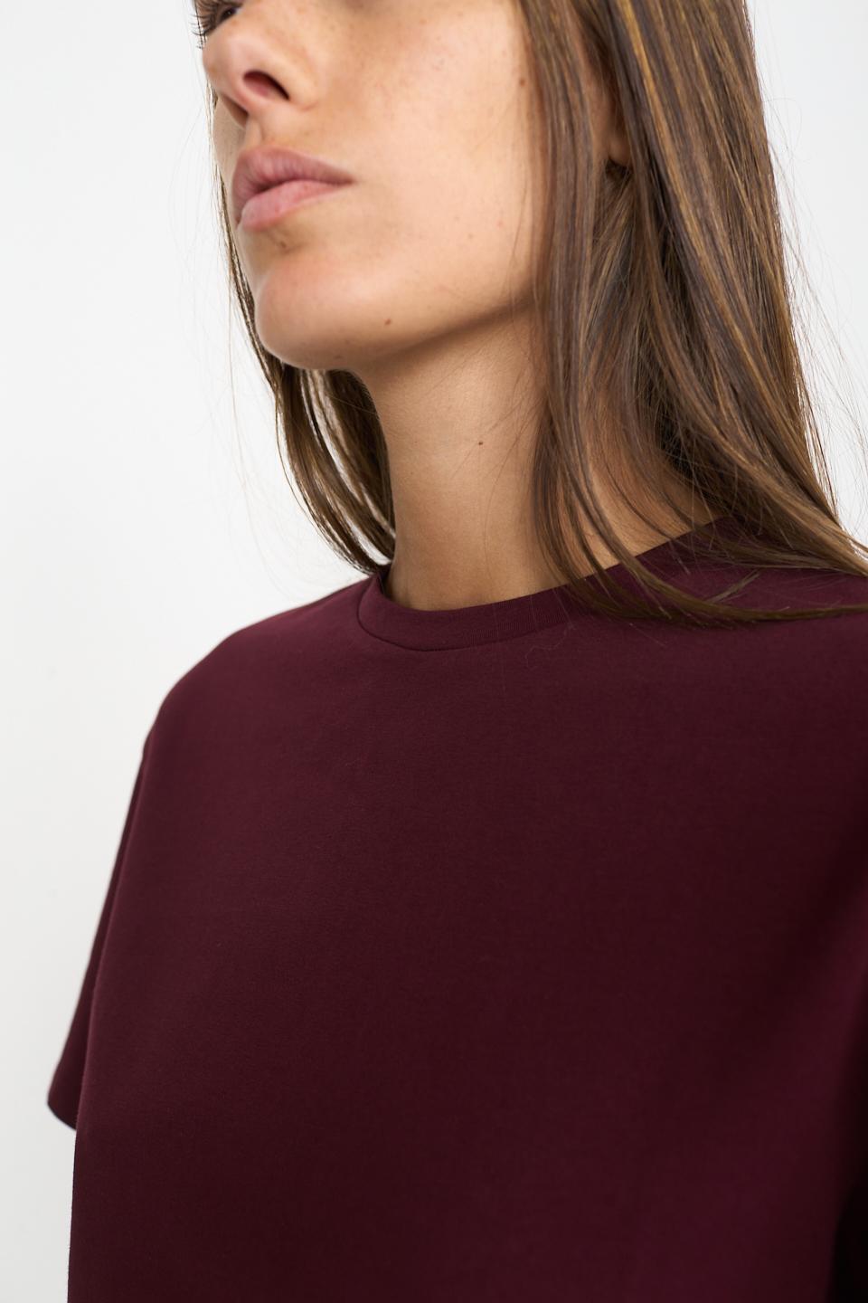 T-shirt over burgundy - Autunno - Inverno 2026 | Brend