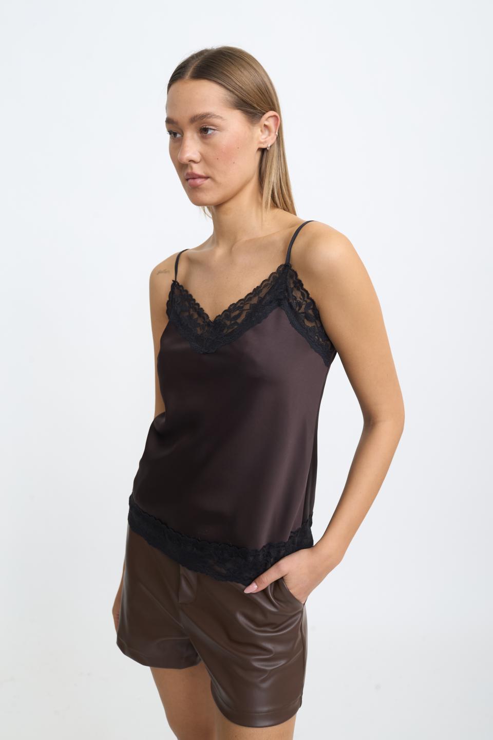 Top raso dettaglio pizzo moro - Autunno - Inverno 2025 | Brend
