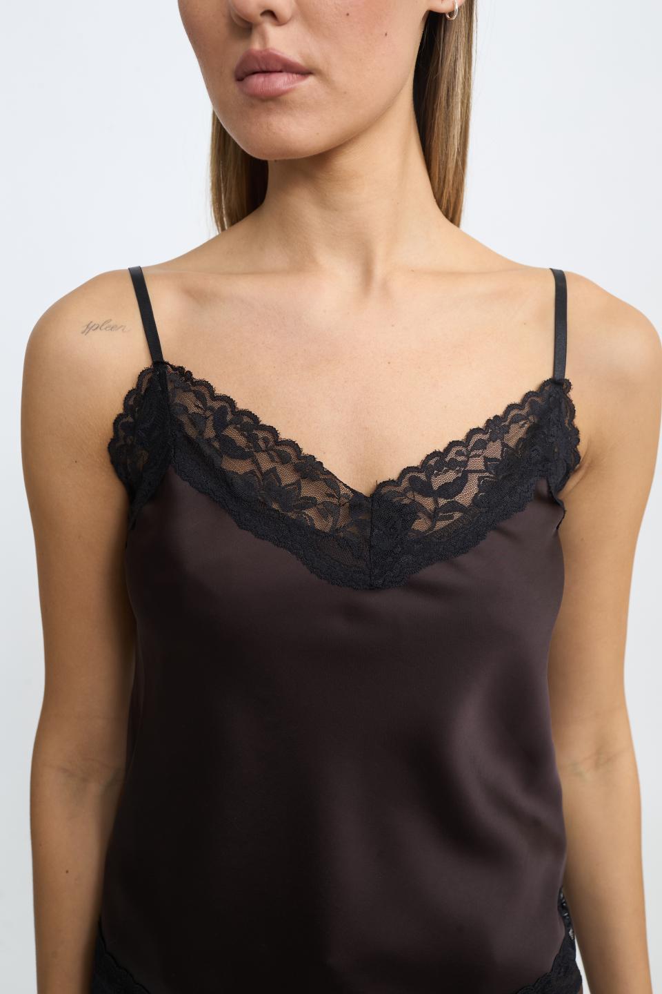 Top raso dettaglio pizzo moro - Autunno - Inverno 2025 | Brend