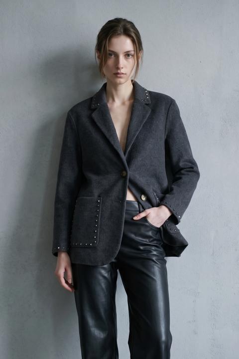 Cappotto corto borchie grigio scuro - Autunno - Inverno 2027 | Brend