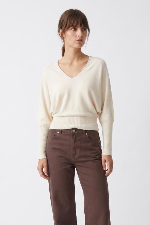 Maglia pipistrello scollo V burro - Autunno - Inverno 2027 | Brend