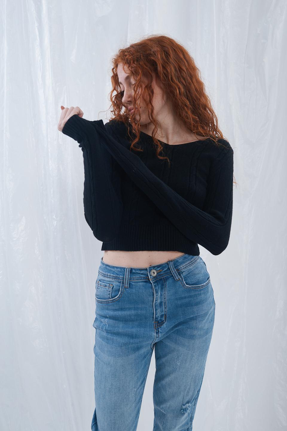 Maglia cropped scollo V nero - Primavera Estate 2023 | Brend
