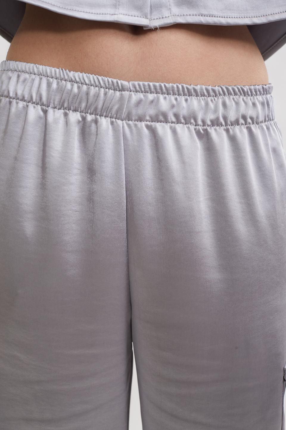 Pantalone con tasconi in raso perla - Primavera Estate 2023 | Brend