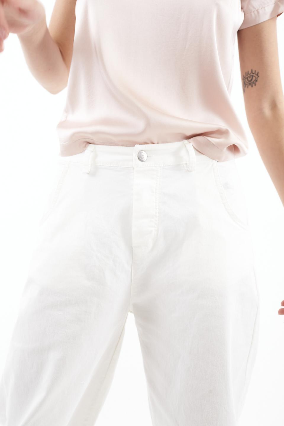 Pantalone uovo 4 tasche cotone latte - Primavera Estate 2023 | Brend