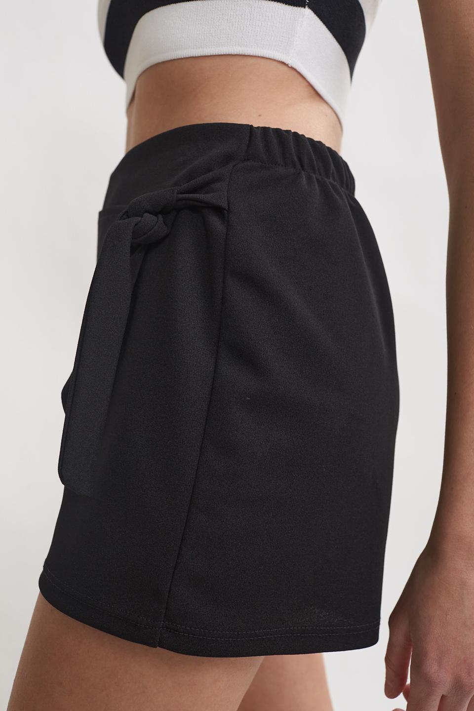 Shorts portafoglio con nodo nero - Primavera Estate 2023 | Brend