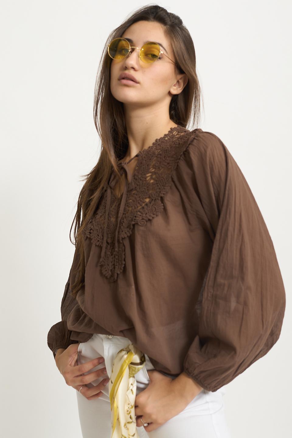 Blusa scollo macramè moro - Primavera Estate 2025 | Brend