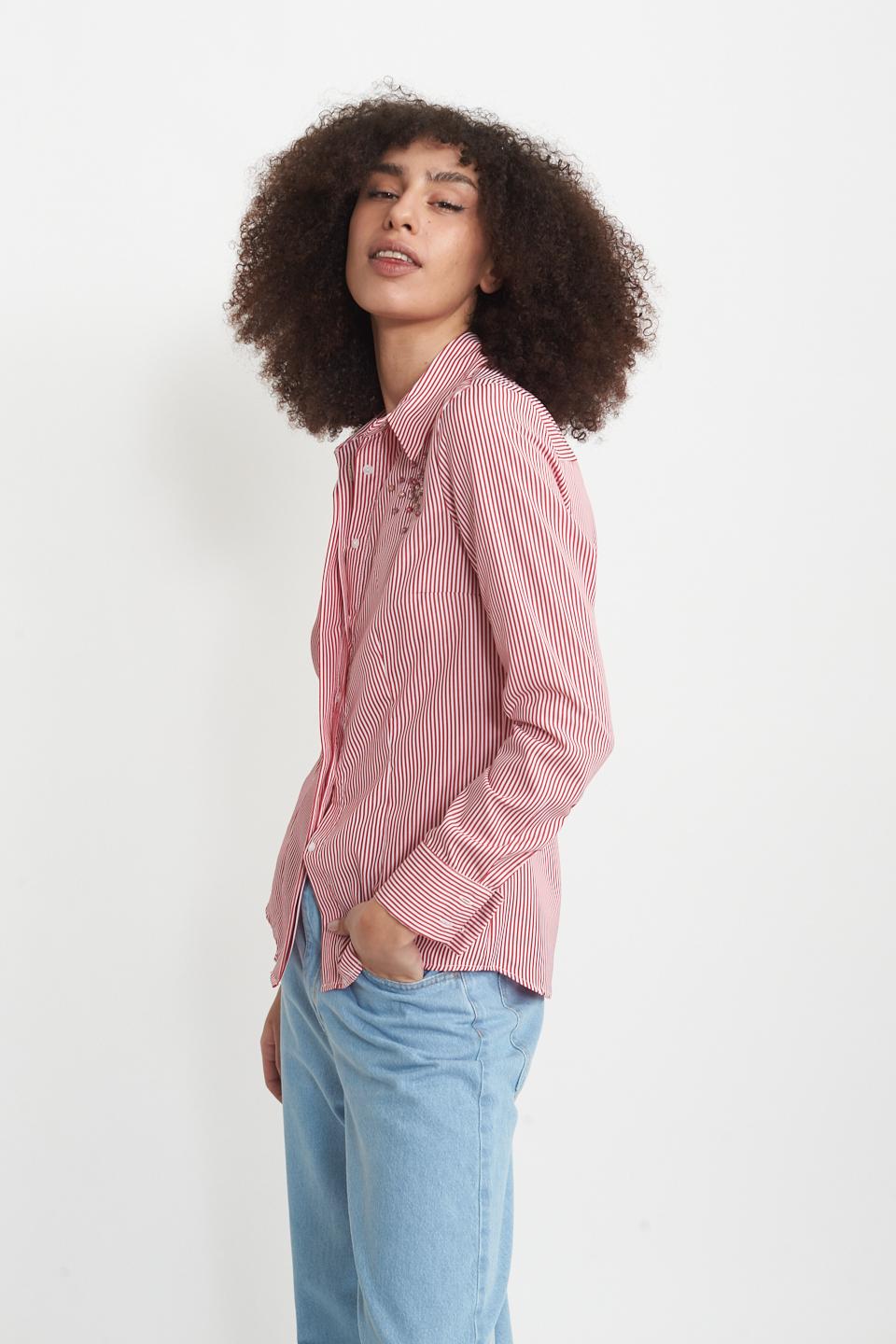 Camicia slim rigata con strass rigo rosso - Primavera Estate 2025 | Brend