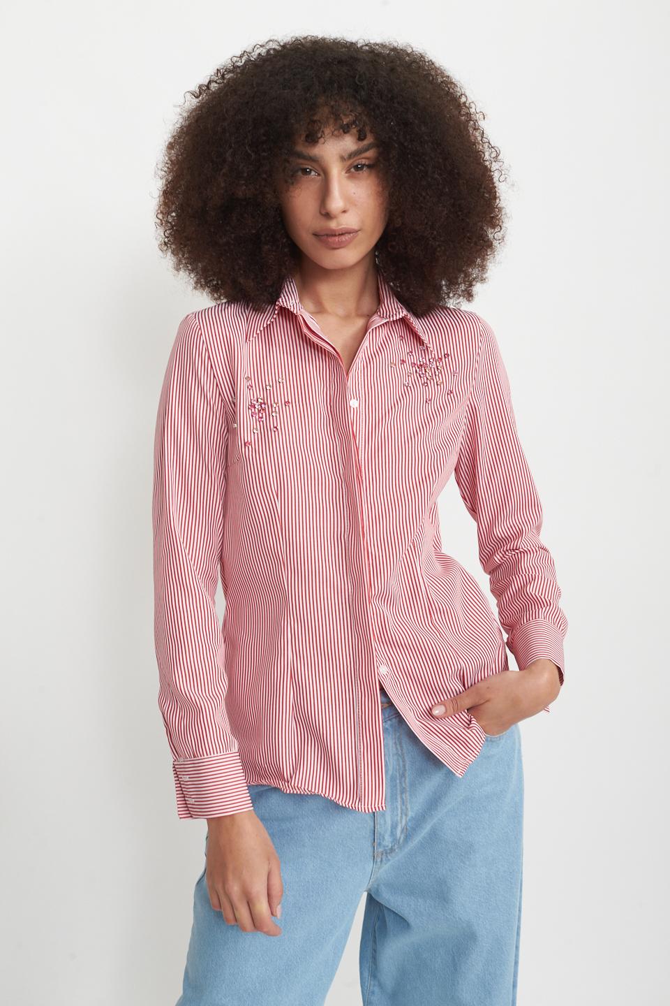 Camicia slim rigata con strass rigo rosso - Primavera Estate 2025 | Brend
