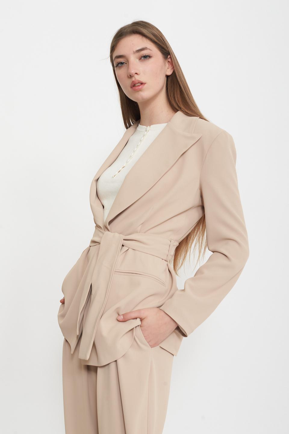 Giacca revers con fusciacca beige - Primavera Estate 2025 | Brend