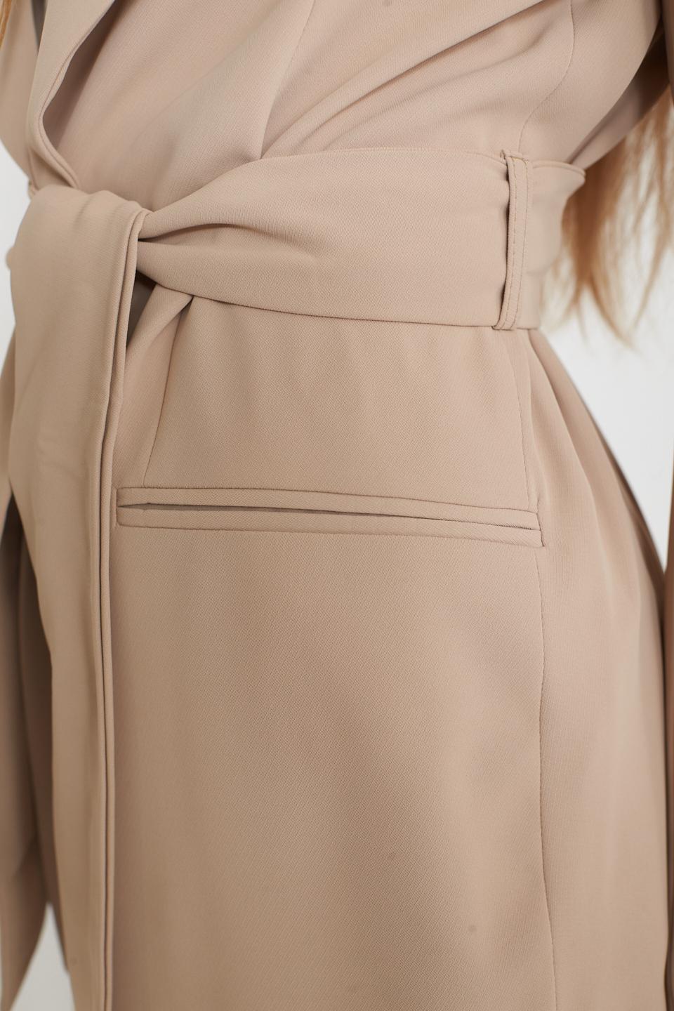 Giacca revers con fusciacca beige - Primavera Estate 2025 | Brend