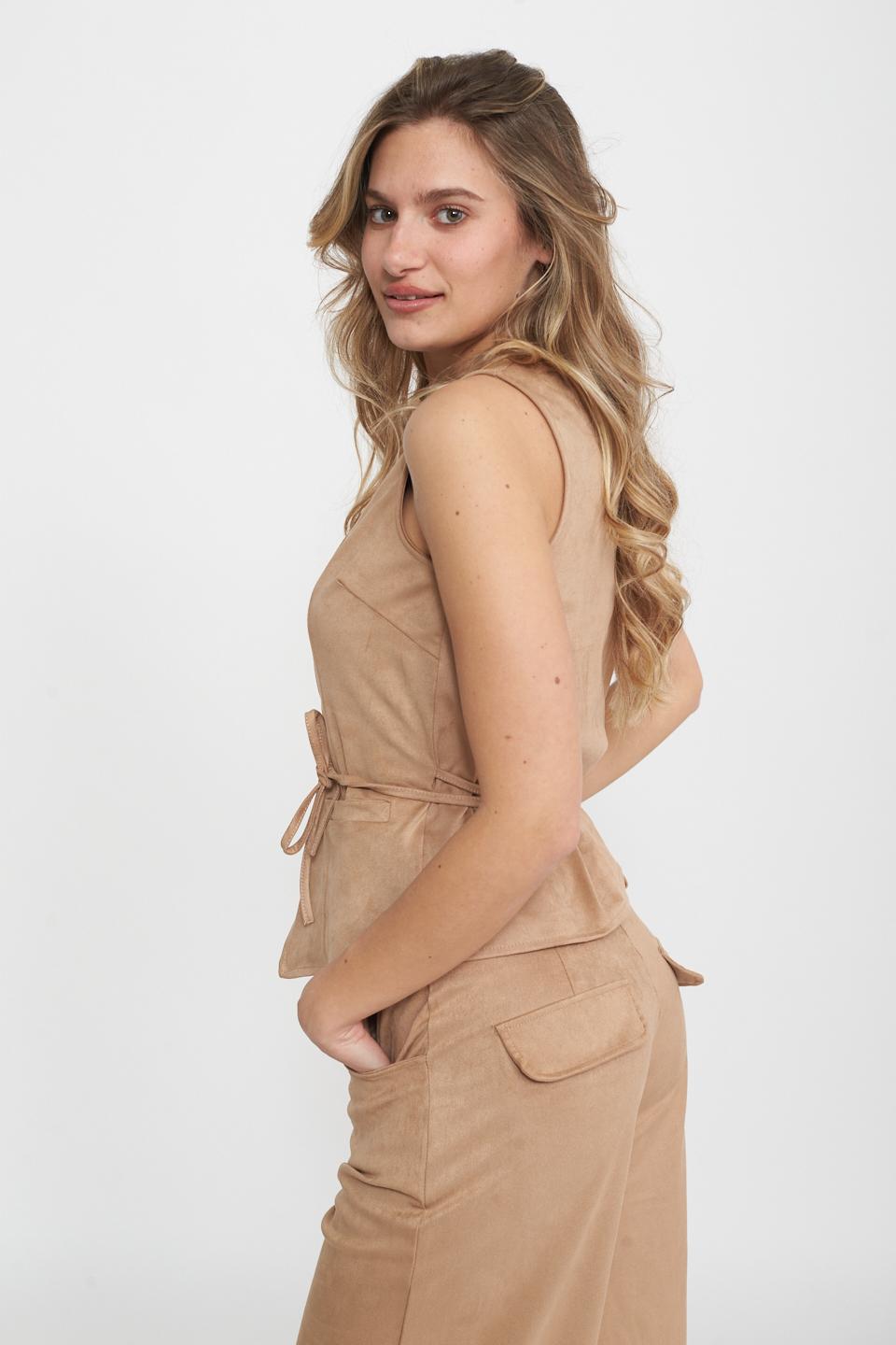 Gilet scamosciato laccio beige - Primavera Estate 2025 | Brend
