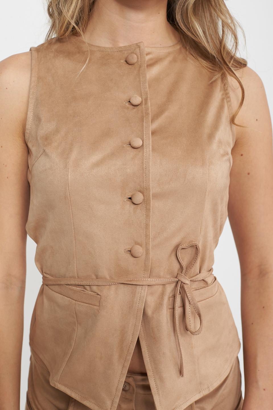 Gilet scamosciato laccio beige - Primavera Estate 2025 | Brend