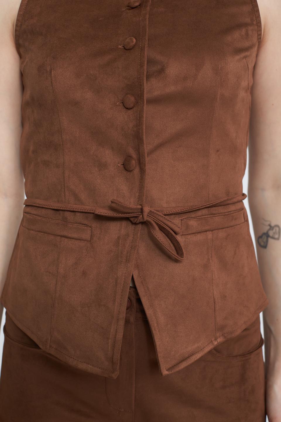 Gilet scamosciato laccio cammello - Primavera Estate 2025 | Brend