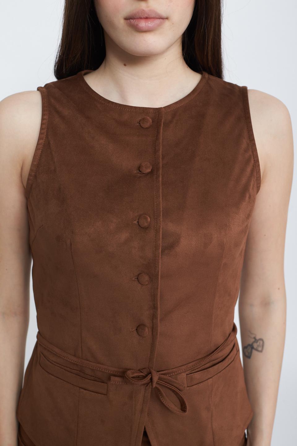 Gilet scamosciato laccio cammello - Primavera Estate 2025 | Brend