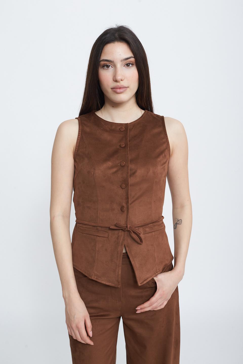 Gilet scamosciato laccio cammello - Primavera Estate 2025 | Brend