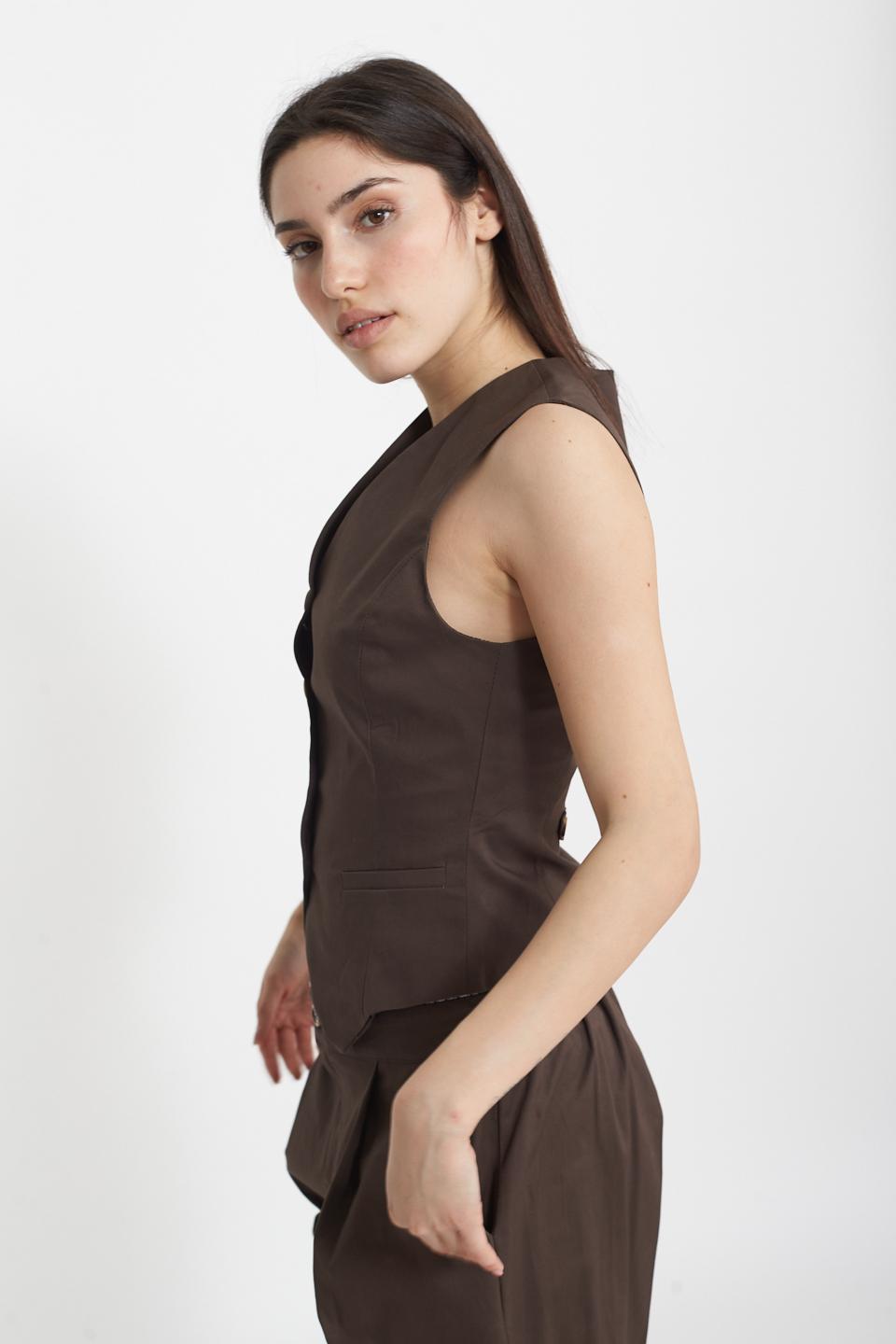 Gilet avvitato 4 bottoni moro - Primavera Estate 2025 | Brend