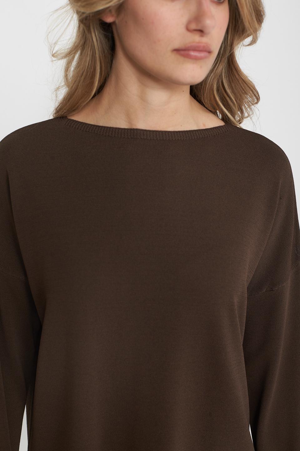 Maglia paricollo asimmetrica filo caffÈ - Primavera Estate 2025 | Brend