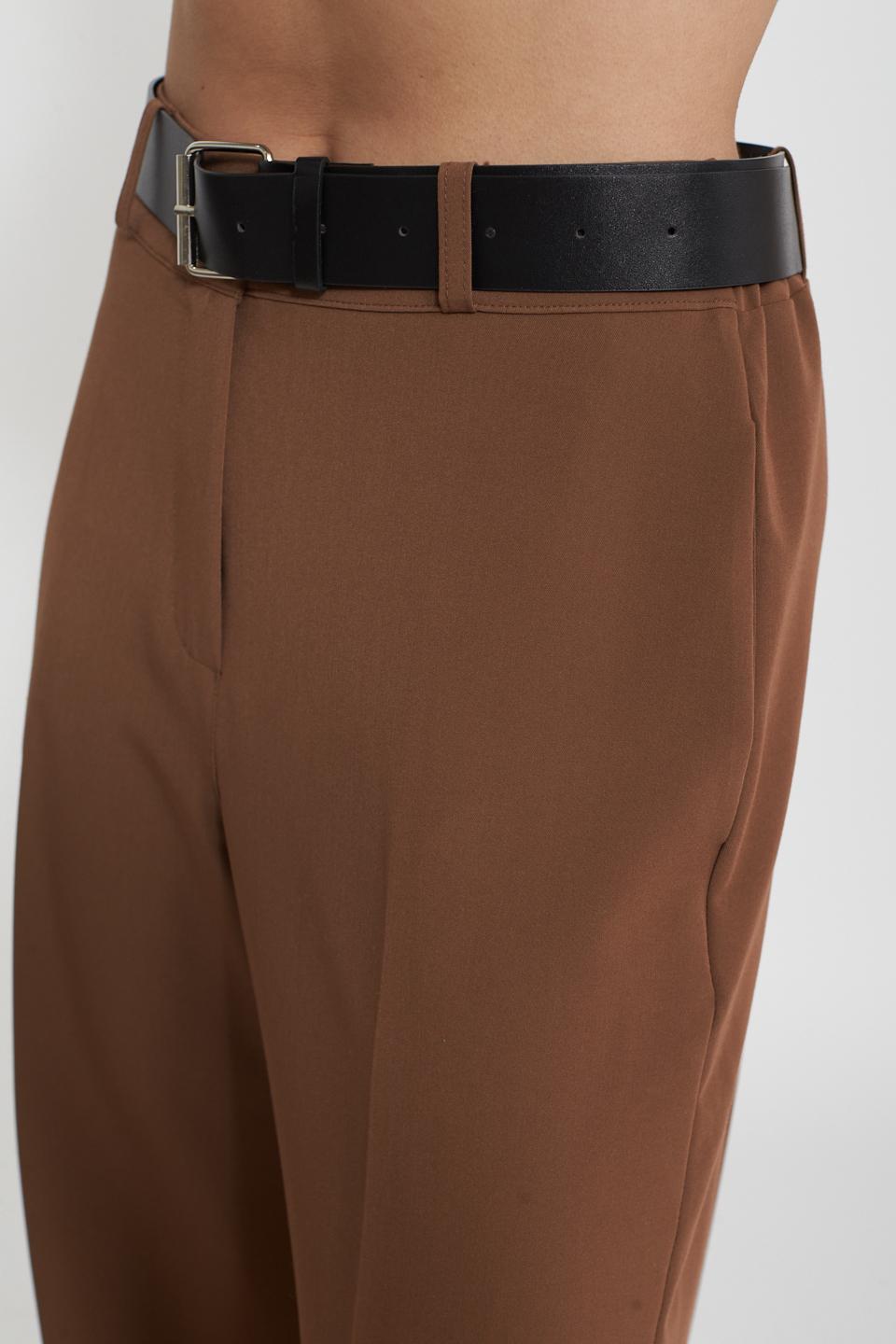 Pantalone palazzo elastico dietro tabacco - Primavera Estate 2025 | Brend