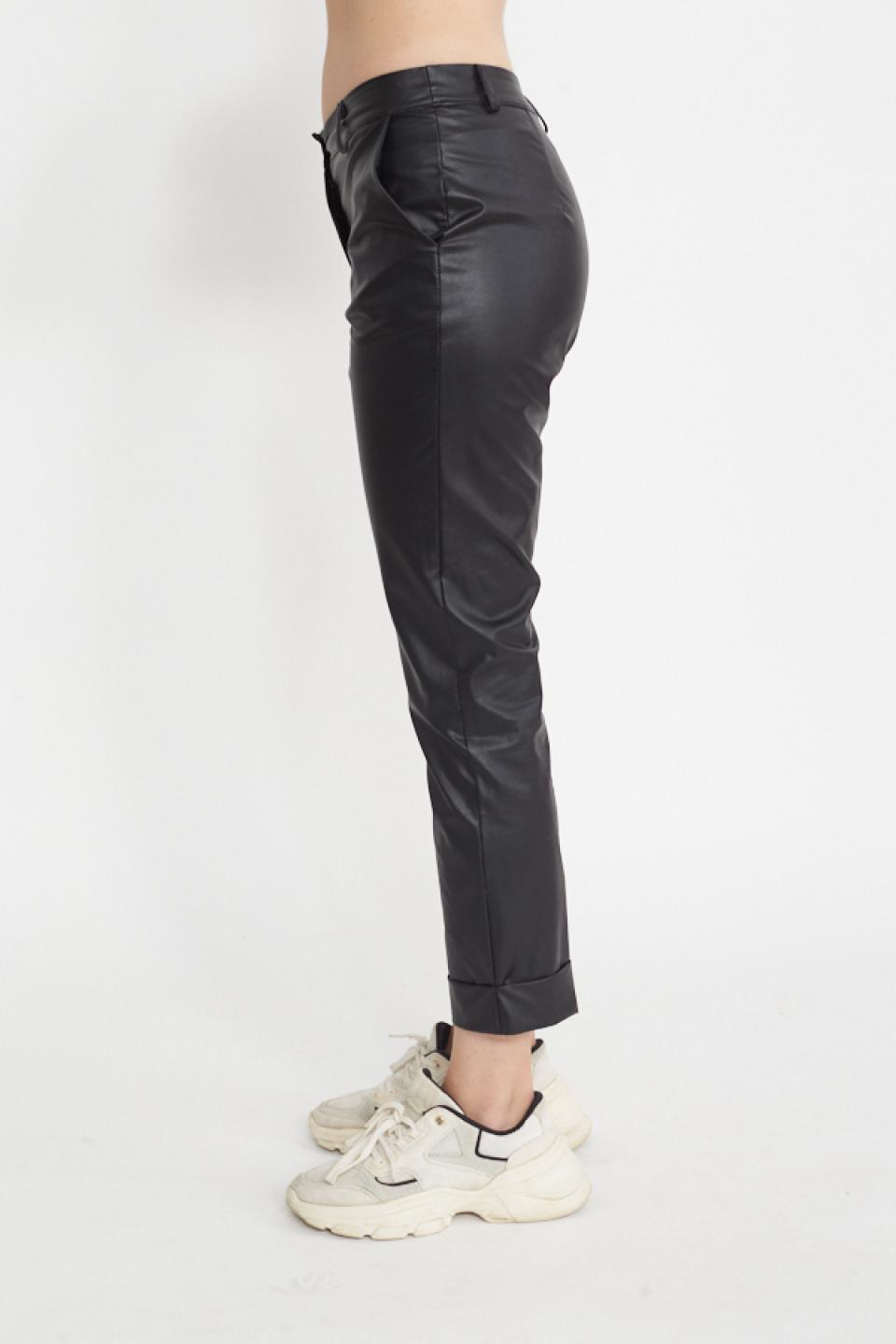 Pantalone risvolto effetto pelle nero - Primavera Estate 2025 | Brend