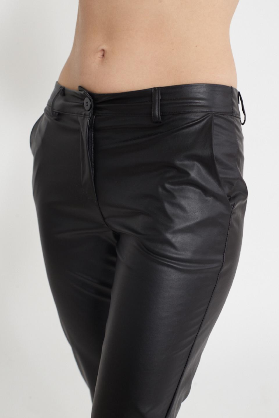 Pantalone risvolto effetto pelle nero - Primavera Estate 2025 | Brend