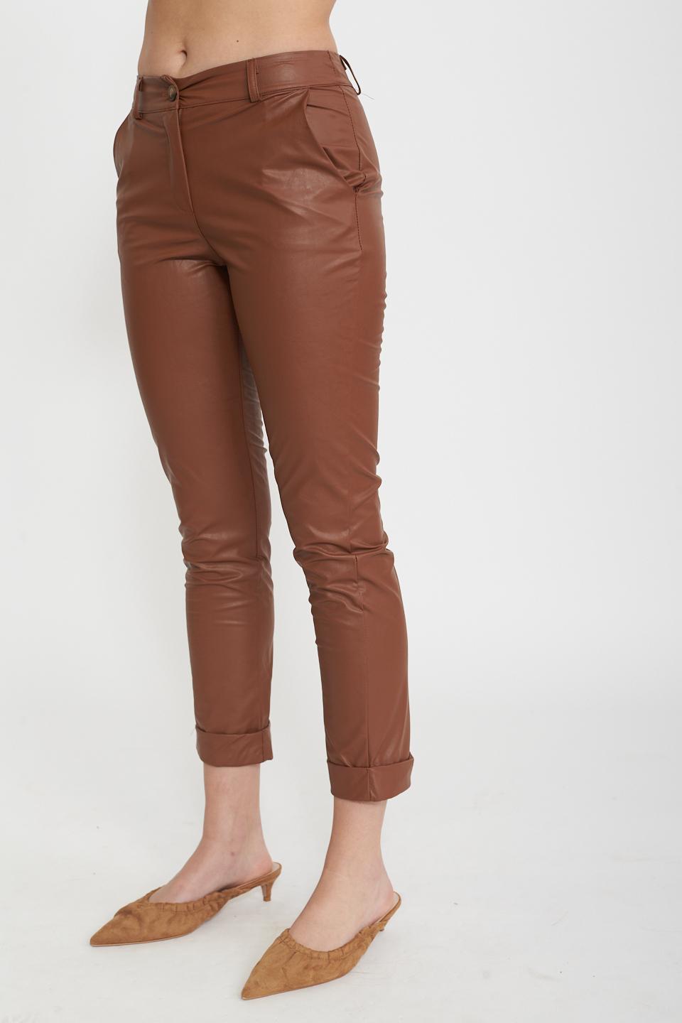Pantalone risvolto effetto pelle tabacco - Primavera Estate 2025 | Brend