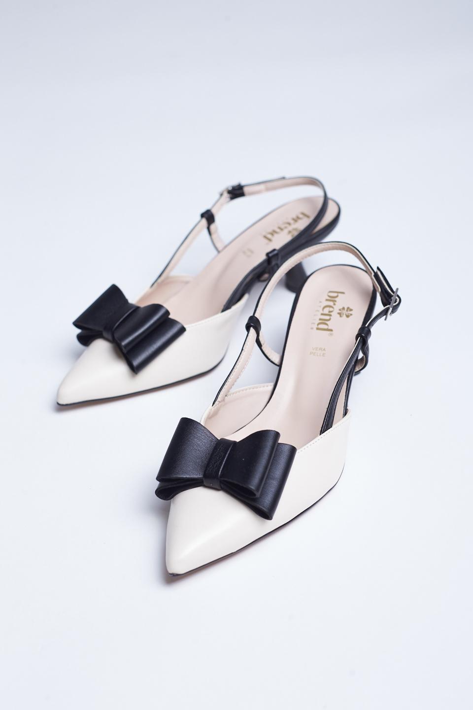 Slingback rocchetto con fiocco nero/tofu - Primavera Estate 2025 | Brend