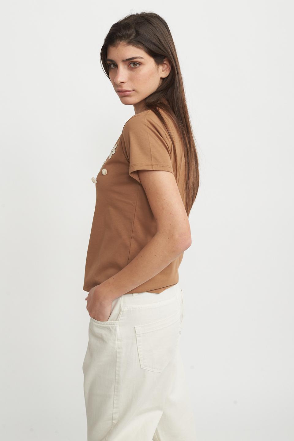T-shirt applicazioni fiori cammello - Primavera Estate 2025 | Brend