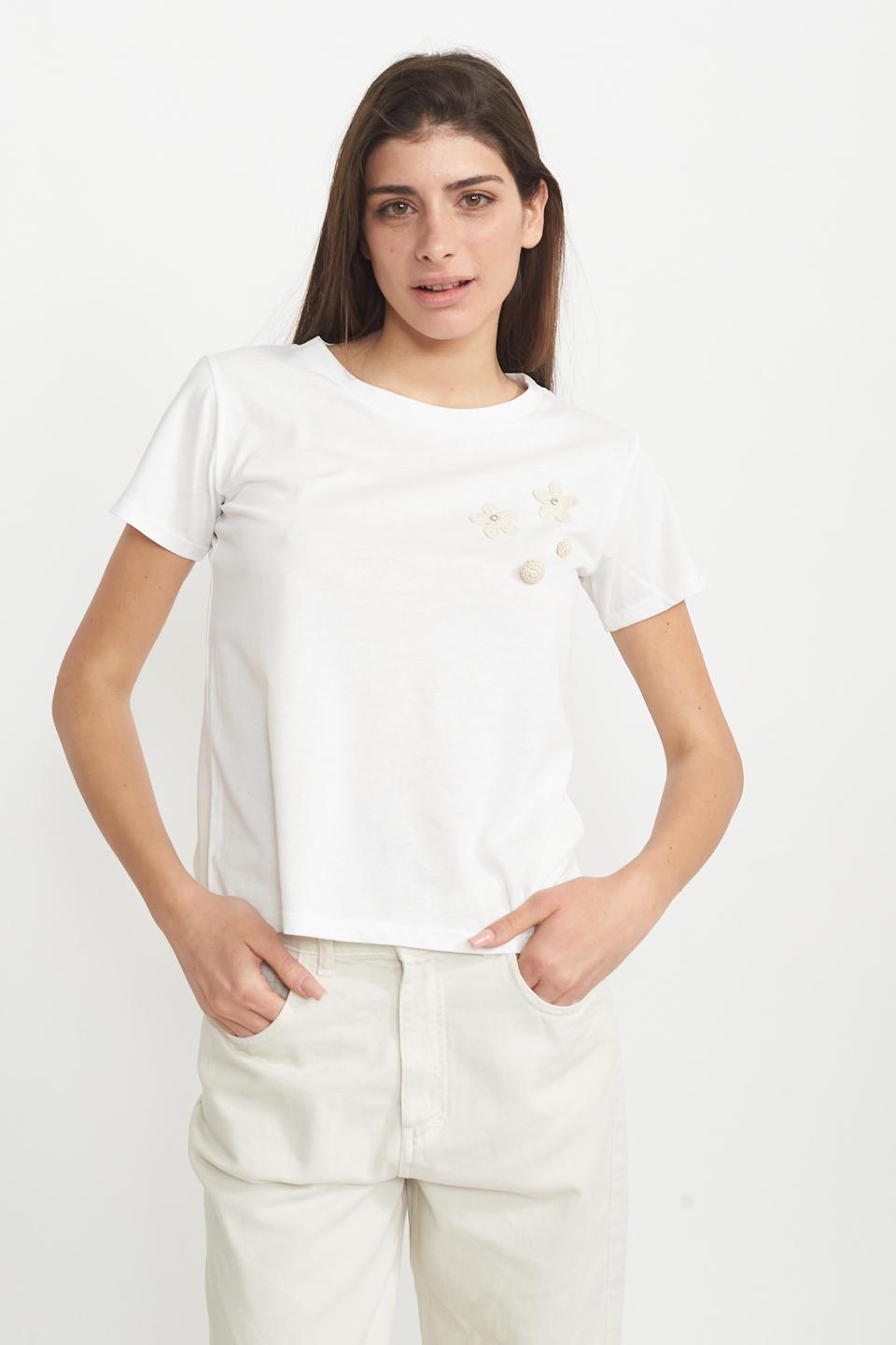 T-shirt applicazioni fiori panna - Primavera Estate 2025 | Brend
