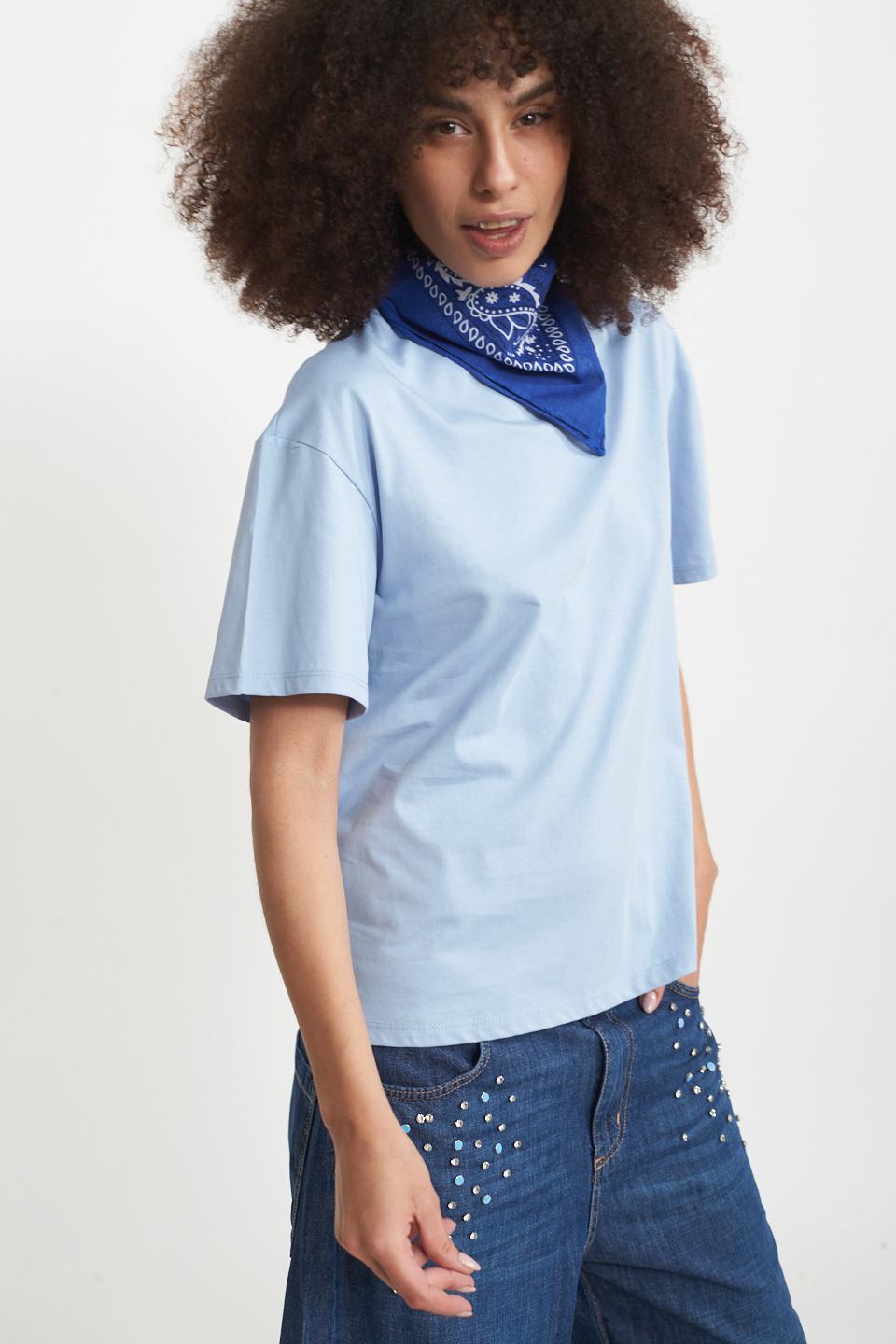 T-shirt over con bandana celeste - Primavera Estate 2025 | Brend