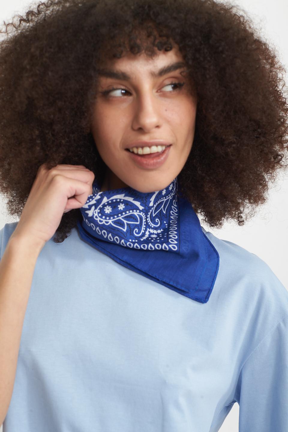 T-shirt over con bandana celeste - Primavera Estate 2025 | Brend