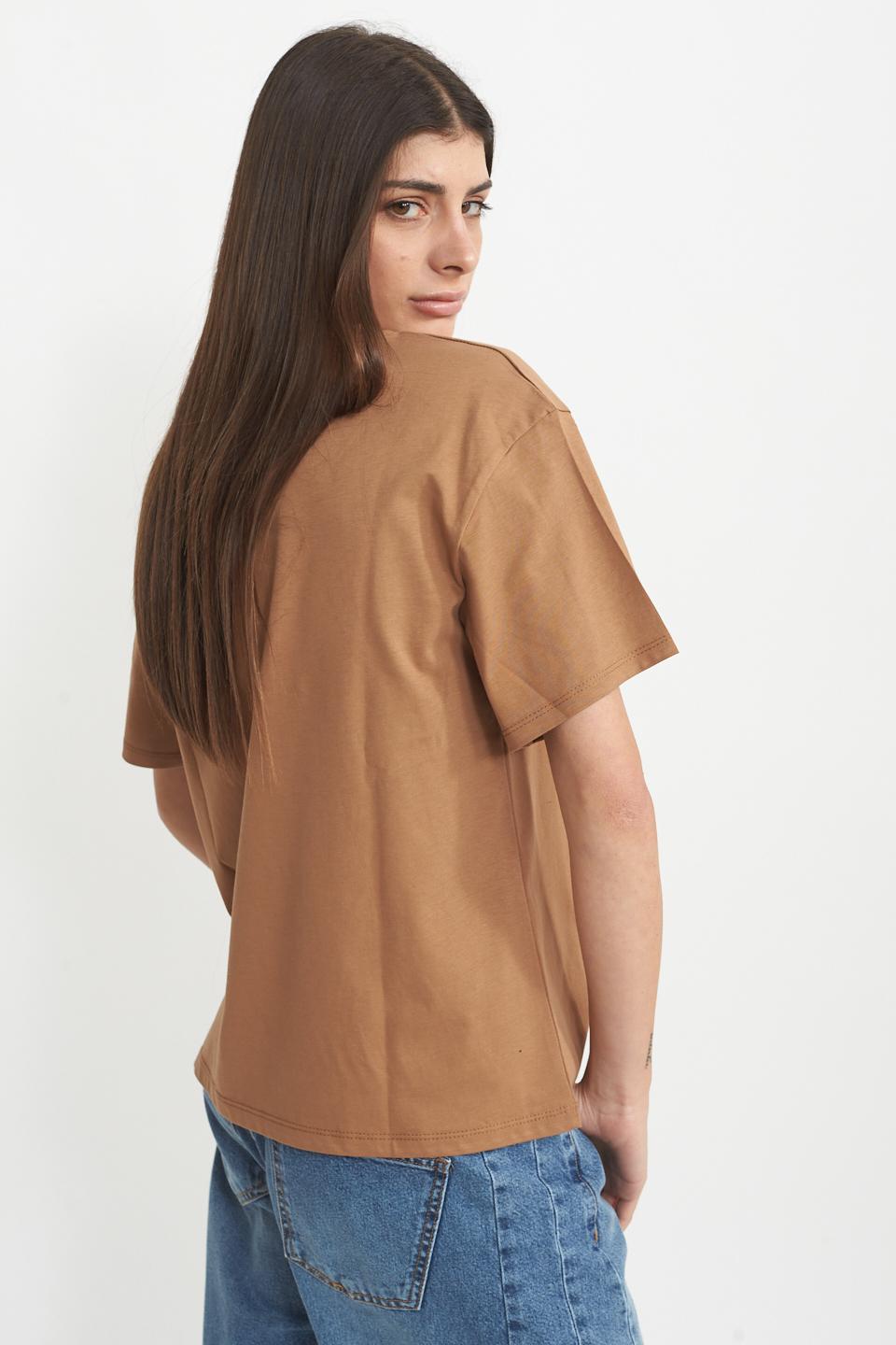 T-shirt over cammello - Primavera Estate 2025 | Brend
