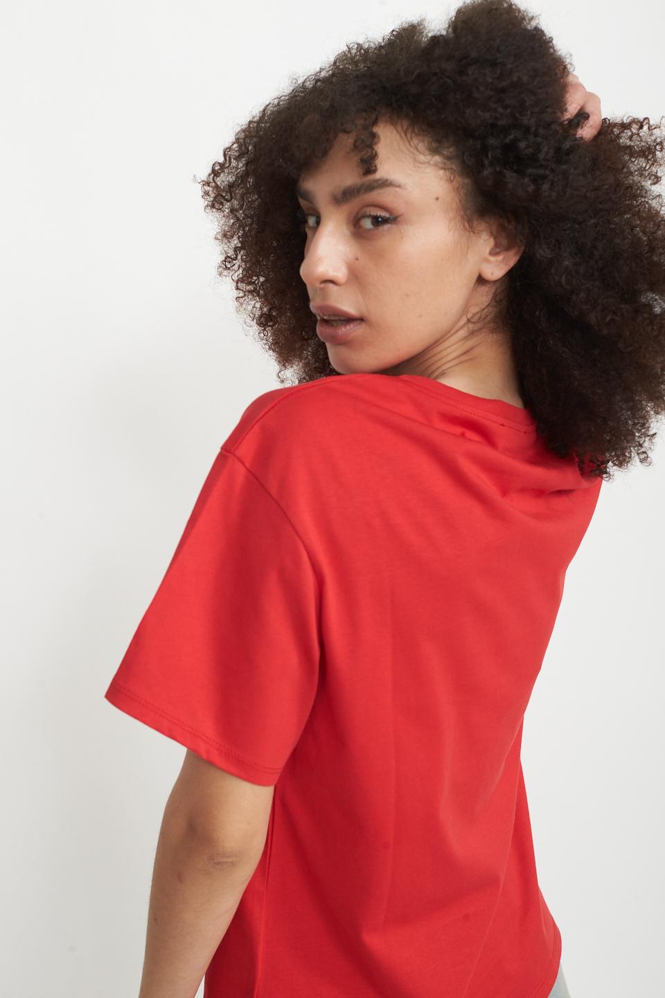 T-shirt over rosso - Primavera Estate 2025 | Brend