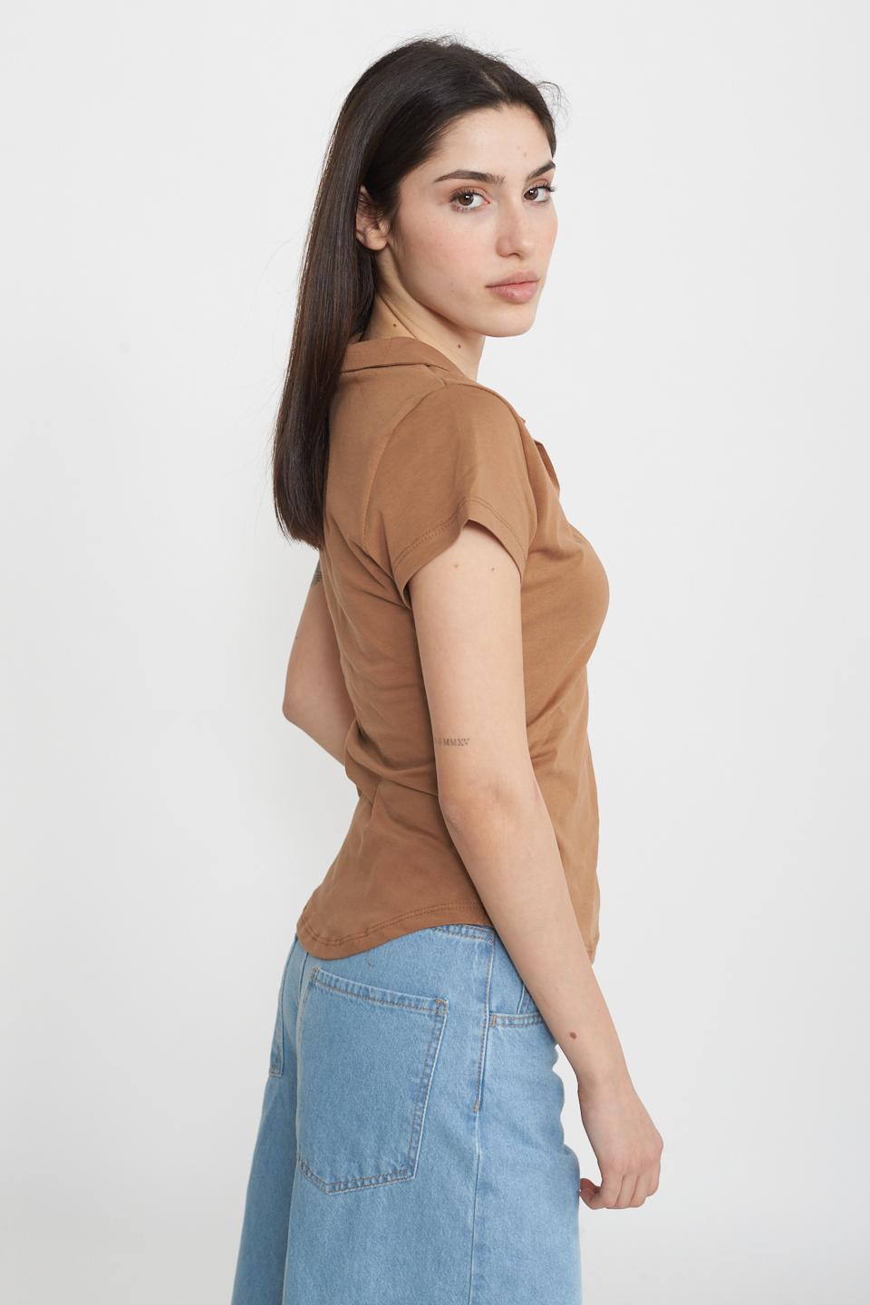 T-shirt polo arricciature cammello - Primavera Estate 2025 | Brend