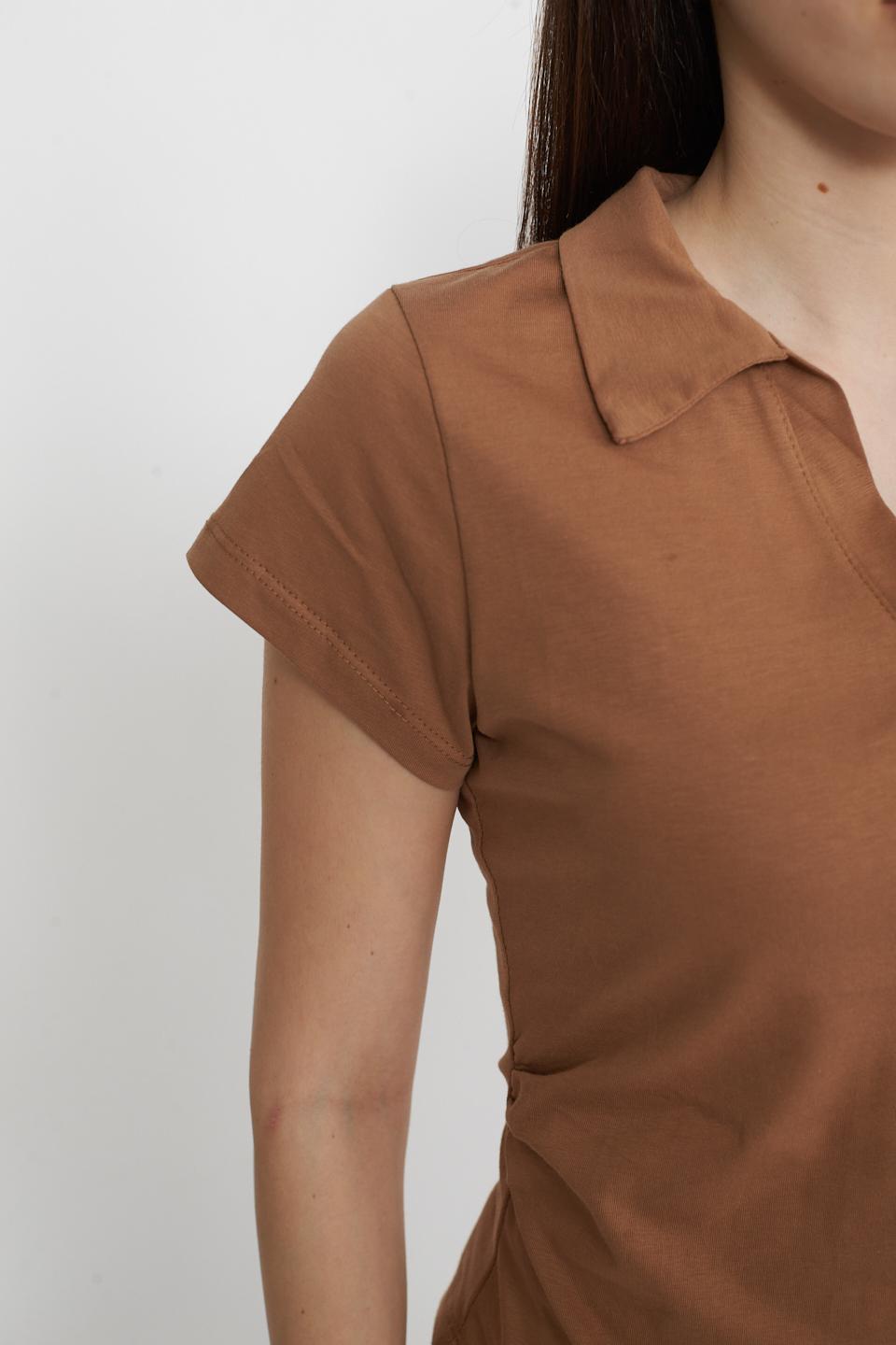 T-shirt polo arricciature cammello - Primavera Estate 2025 | Brend