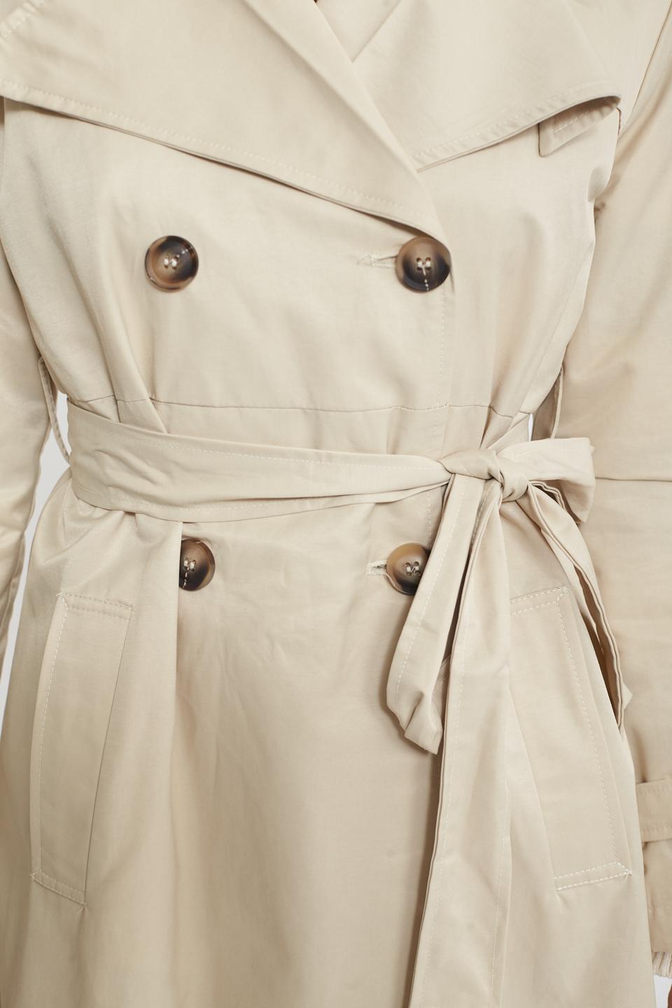 Trench lungo con cinta beige - Primavera Estate 2025 | Brend
