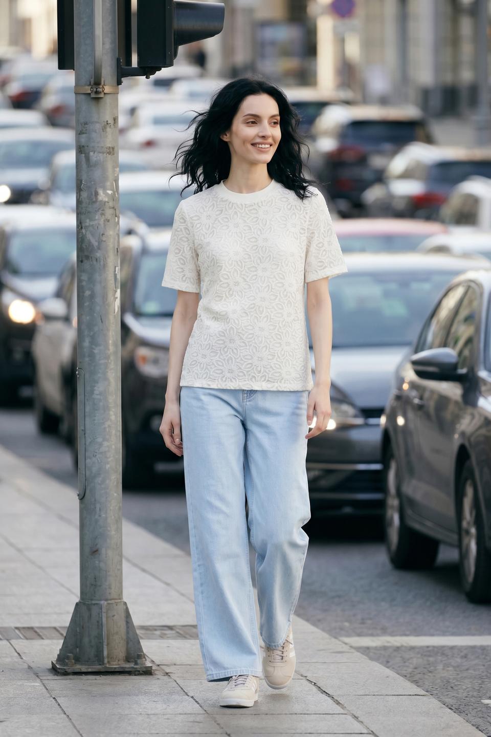 T-shirt over pizzo | Brend