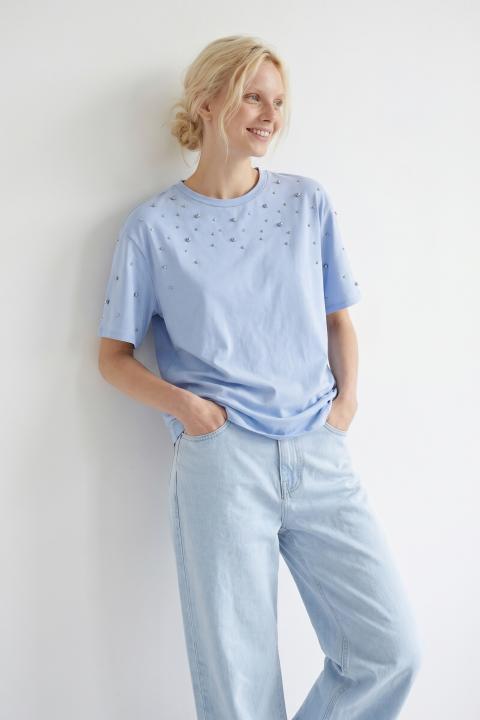T-shirt borchie e strass celeste - Primavera Estate 2026 | Brend