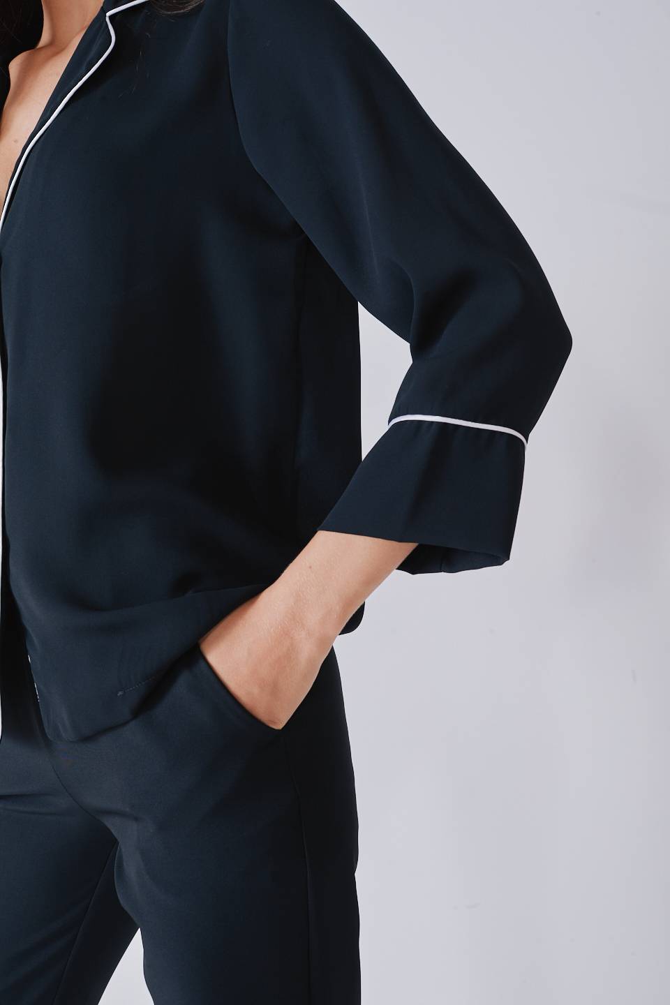 Camicia con profilo a contrasto nero - Autunno - Inverno 2022 | Brend