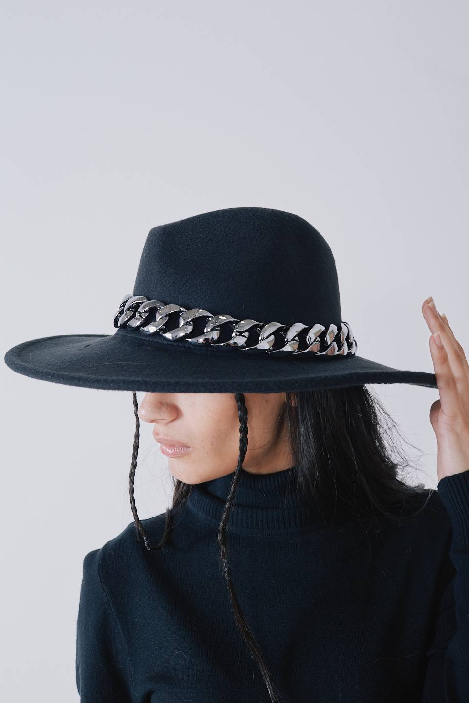 Cappello con falda nero - Autunno - Inverno 2022 | Brend